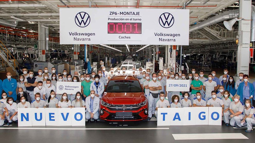 Imagen de una de las cadenas de la fábrica de Volkswagen en Landaben con el primer TAIGO. VOLKSWAGEN NAVARRA
