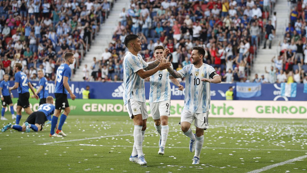 Leo Messi celebra uno de sus goles con Argentina en El Sadar. CA Osasuna.