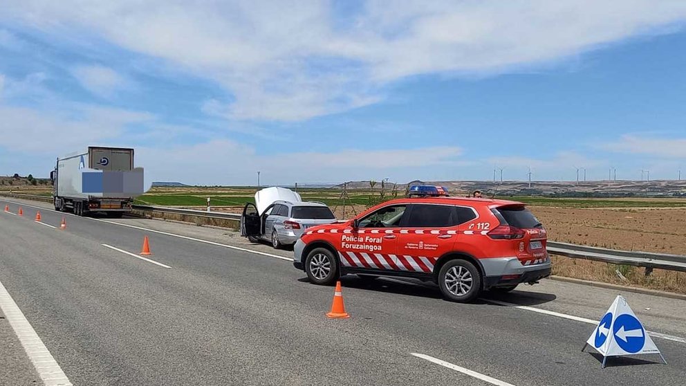 El accidente ha sucedido en el punto kilométrico 104,3 de la A-68 a su paso por Fontellas. POLICIA FORAL