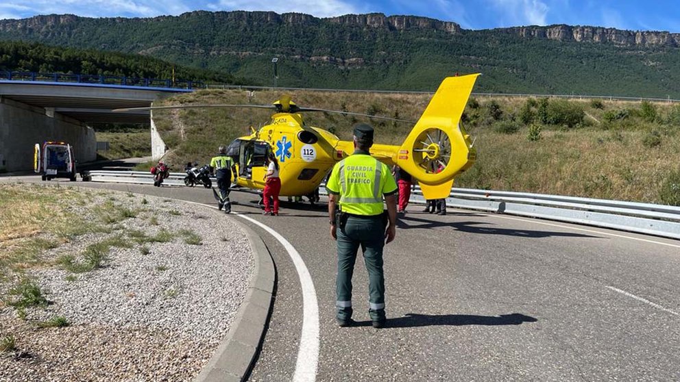 Evacuado en helicóptero un motorista accidentado en la A21 km56. GUARDIA CIVIL