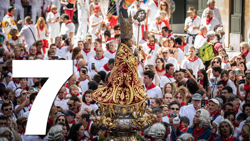 07 Procesión en honor a San Fermín por las calles de Pamplona el 7 de Juoio