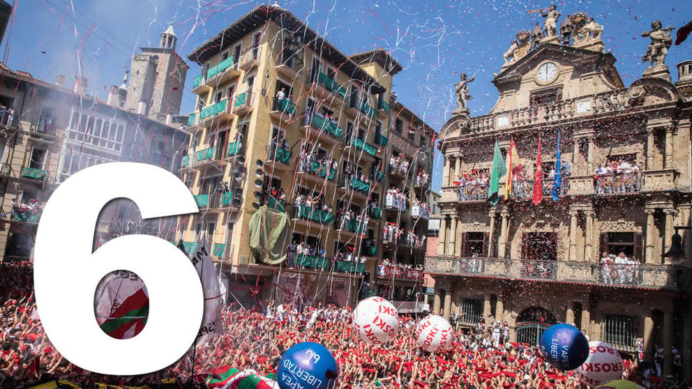 06 Miles de personas festejan el comienzo de las fiestas de San Fermín 2019 en Pamplona