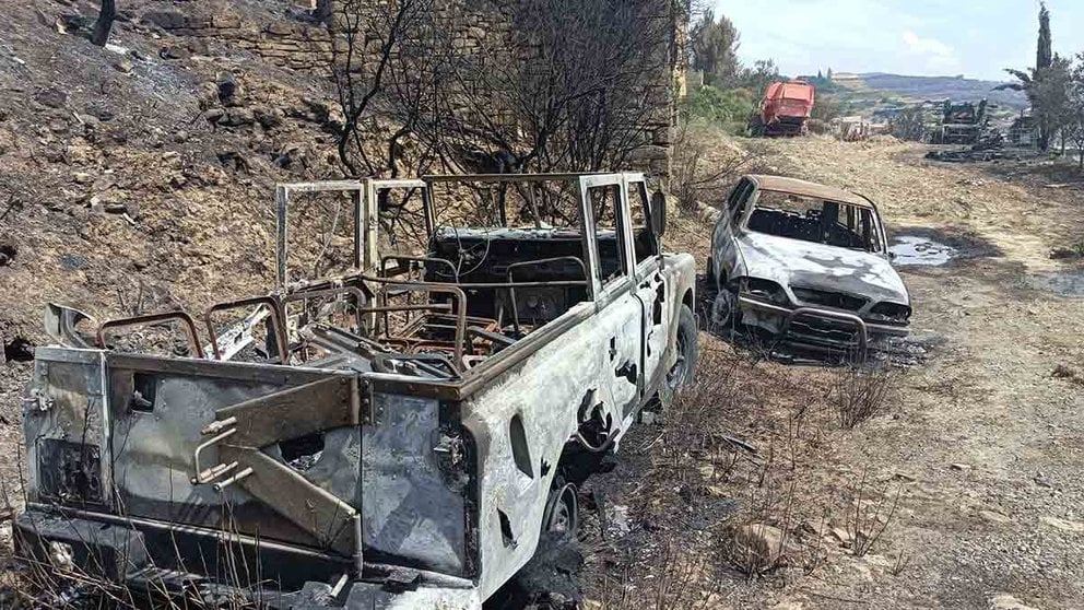 Vehículos afectados por el incendio en San Martín de Unx. - EUROPA PRESS