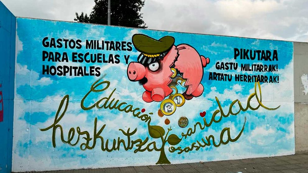 Mural antimilitarista recién pintado en la localidad navarra de Berriozar. CEDIDA