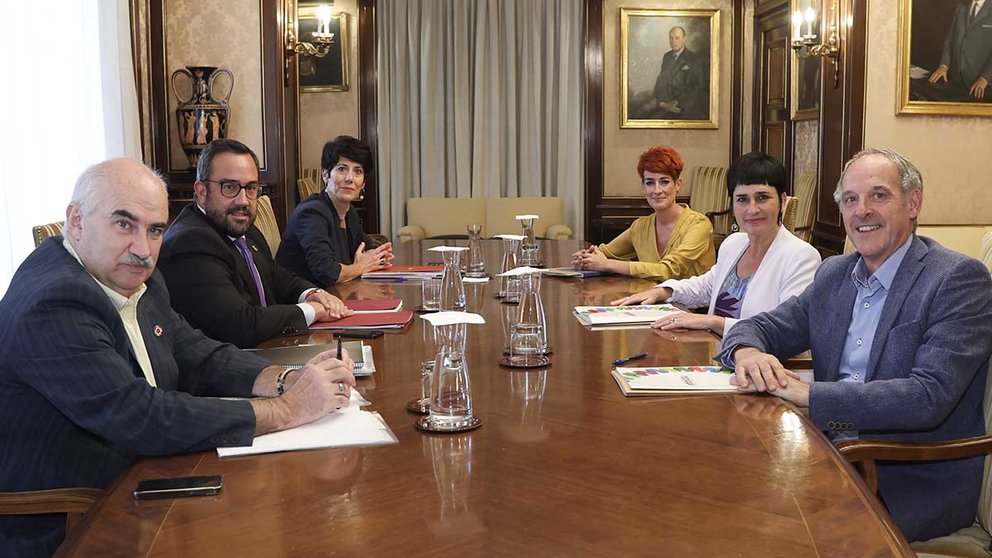 Reunión del Gobierno de Navarra con representantes de EH Bildu.