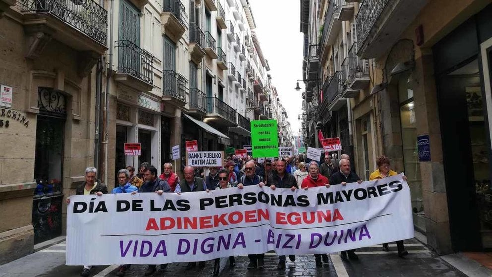 Manifestación en Pamplona de colectivos de jubilados y pensionistas. EUROPA PRESS