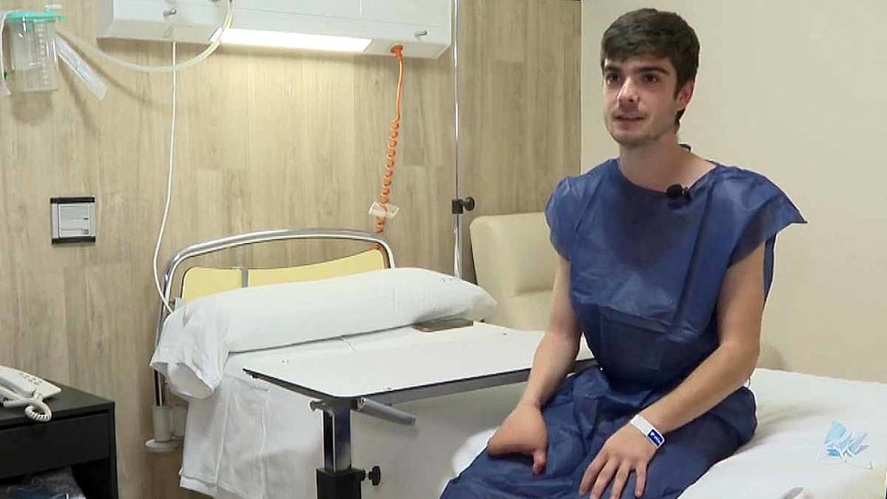 Diego Albéniz antes de someterse a la operación en el Hospital La Milagrosa de Madrid. NIUS
