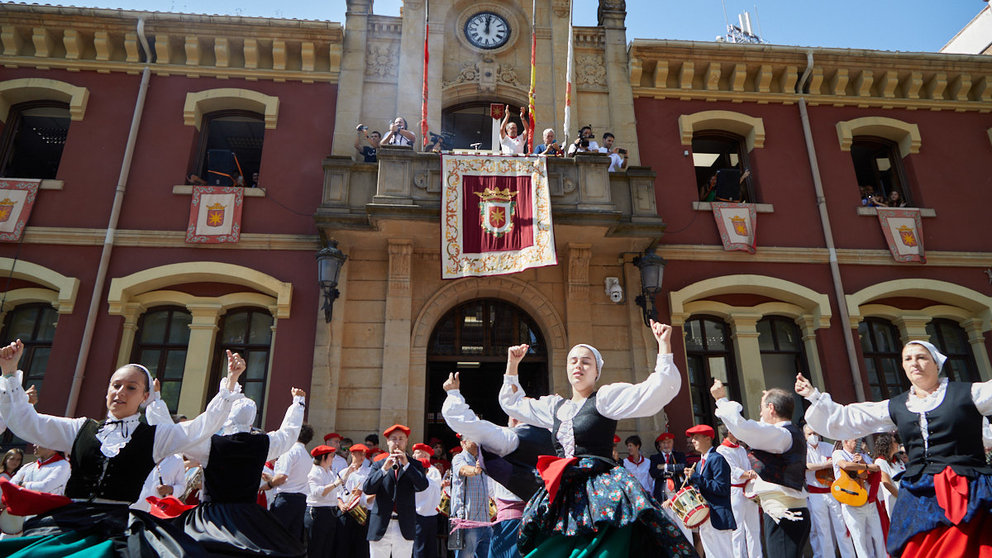 Chupinazo de inicio de las Fiestas de Estella 2022. IÑIGO ALZUGARAY