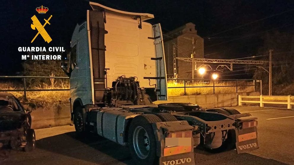 La cabeza tractora del camión fue robada en Azagra. GUARDIA CIVIL