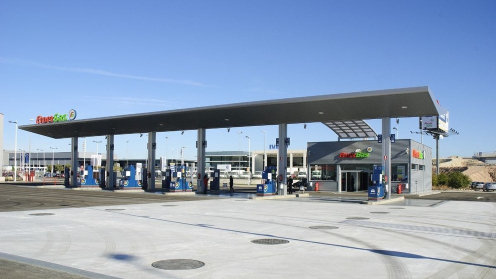Las gasolineras más baratas en Navarra están fuera de la Comarca de Pamplona. ARCHIVO