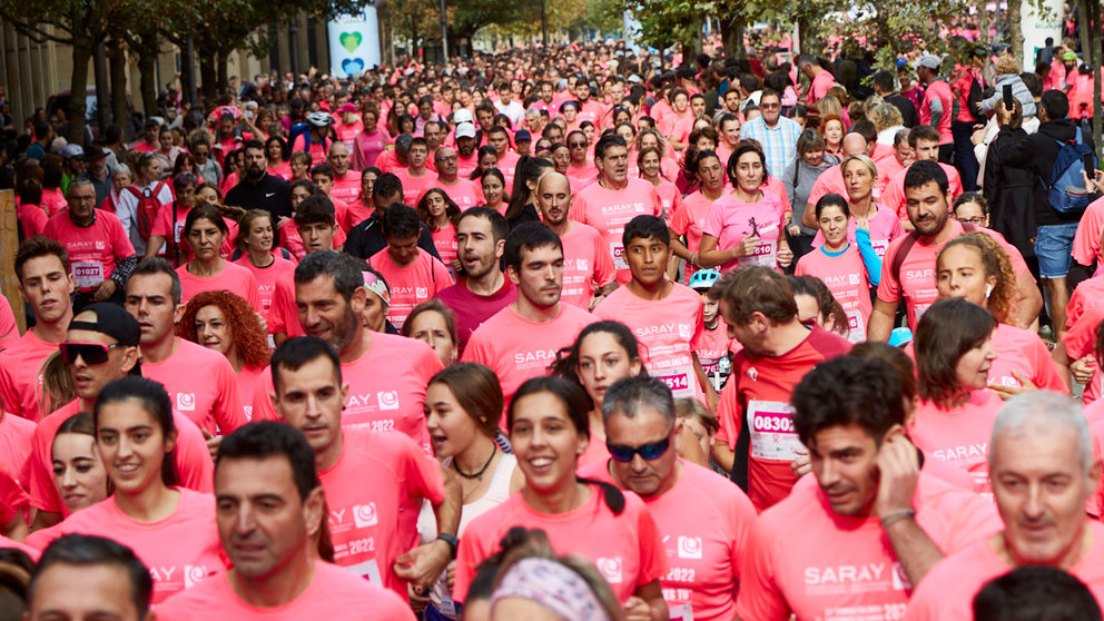 XI Carrera solidaria contra el cáncer de mama en Pamplona organizada por la asociación Saray. IÑIGO ALZUGARAY