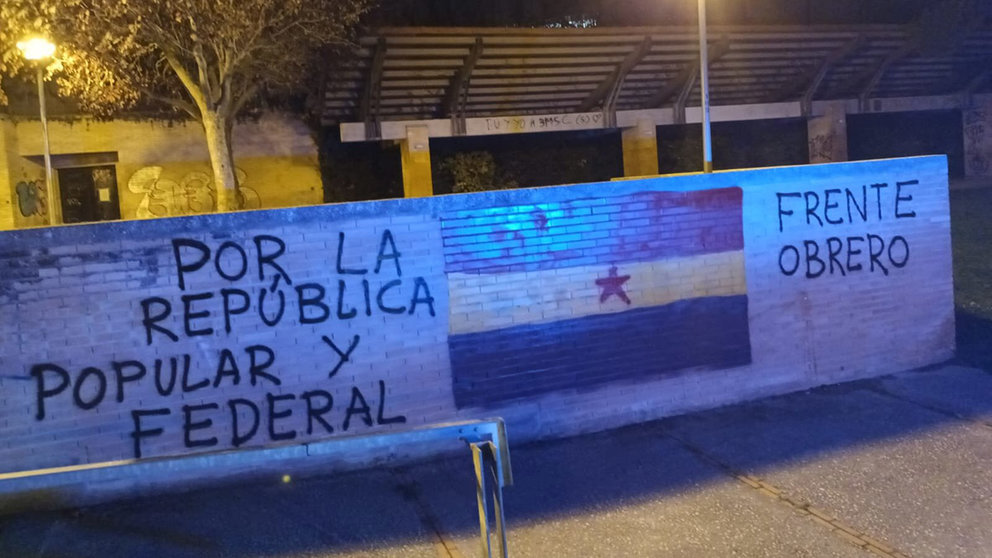 Pintadas con mensajes republicanos aparecidas en Tudela. CEDIDA