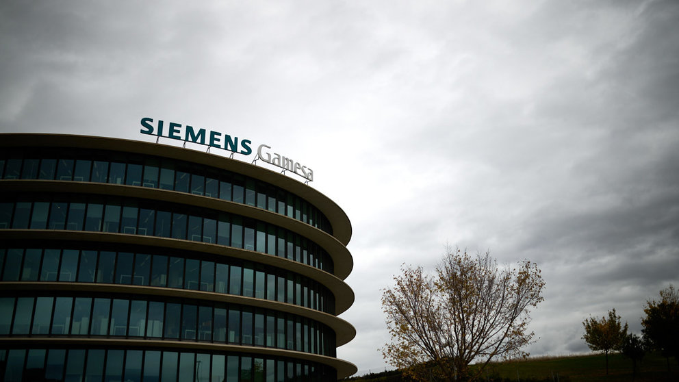 Concentración convocada por ELA en Siemens Gamesa "por la estabilidad en el empleo y la defensa de las condiciones laborales".  PABLO LASAOSA