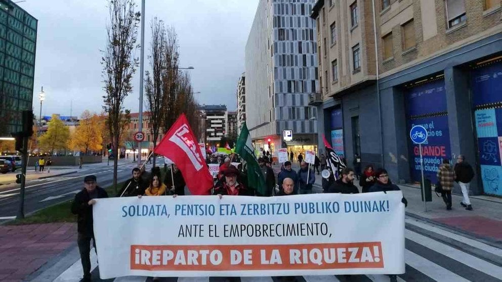 Una manifestación en Pamplona reclama un "reparto de la riqueza" que garantice "una vida digna para todas las personas". EUROPA PRESS
