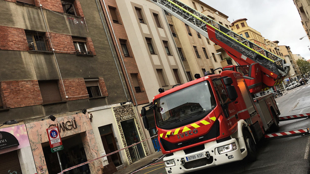 Incendio en el calle Paulino Caballero de Pamplona. IÑIGO ALZUGARAY