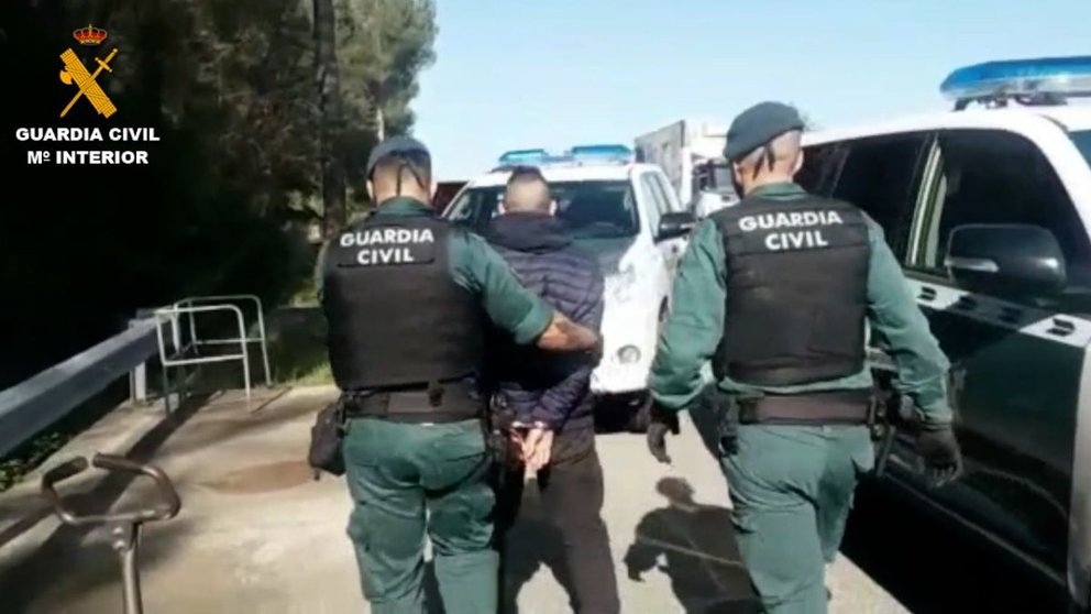 Una investigación de la Guardia Civil en Navarra ha conseguido desarticular la organización y localizar muchos de los objetos robados. GUARDIA CIVIL