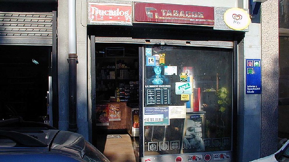 Punto de venta de lotería y tabaco de la calle Ansoáin nº5 de Pamplona, donde se vendió el décimo del primer premio. ONLAE