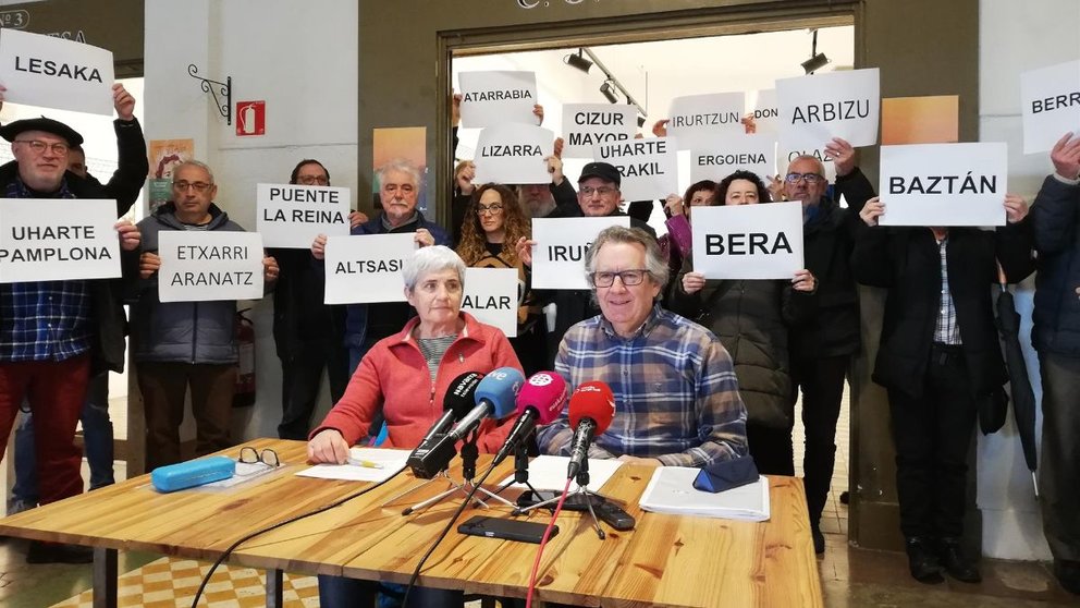 Gurutze Arregui y Lázaro Elizalde en una rueda de prensa de la Plataforma Navarra de Salud - EUROPA PRESS