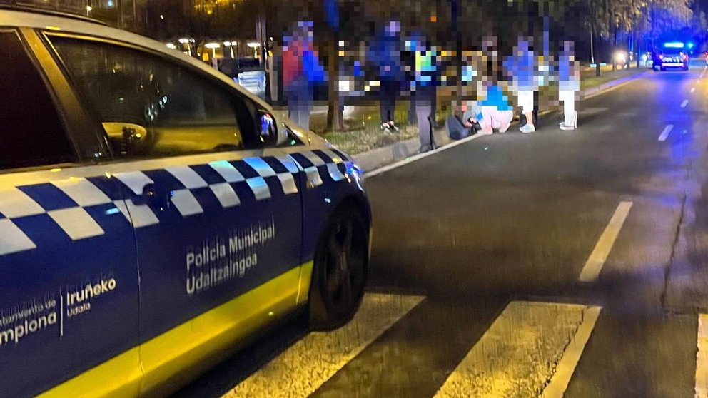 Agentes de la Policía Municipal de Pamplona atienden un suceso en la capital navarra. ARCHIVO
