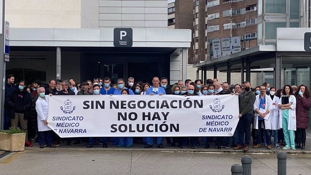 Concentración de médicos de Navarra, que apoyan ir a la huelga el 1 de febrero. SINDICATO MÉDICO DE NAVARRA
