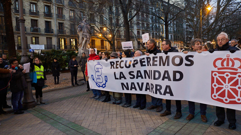 Concentración convocada por el Sindicato Médico de Navarra bajo el lema 'Recuperemos la sanidad navarra'. IÑIGO ALZUGARAY