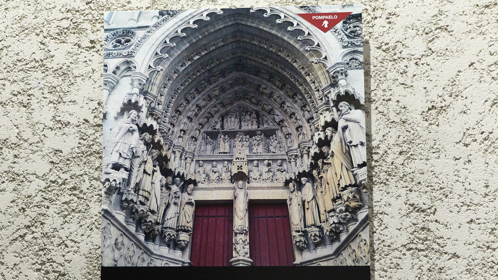 Presentación de la exposición 'El descubrimiento de San Fermín', que recoge fotografías tomadas en la catedral de Amiens por Miguel Cornejo. IÑIGO ALZUGARAY