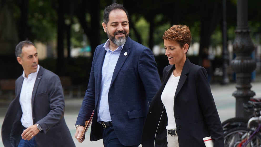La secretaria general del PSN y candidata a la Presidencia del Gobierno de Navarra, María Chivite, se reúne con la candidata de Geroa Bai, Uxue Barkos. IÑIGO ALZUGARAY