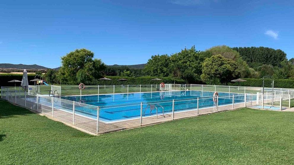Imagen de las piscinas municipales del complejo comarcal Ezpeldoia de Murieta. Navarra.com