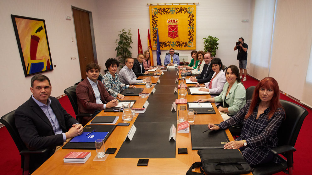 Primera reunión de la Mesa y Junta de Portavoces del Parlamento de Navarra tras el comienzo de la nueva legislatura. IÑIGO ALZUGARAY