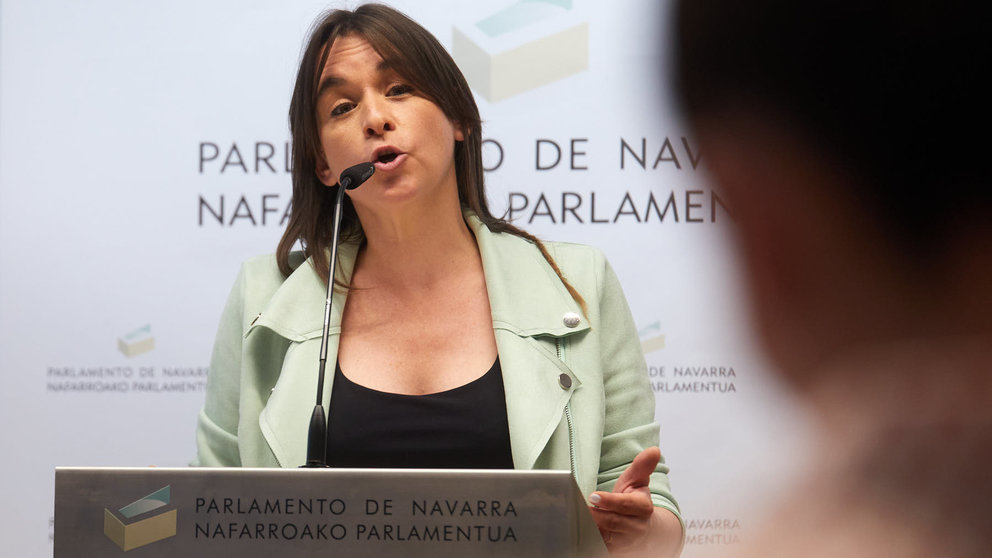 Begoña Alfaro, portavoz de Contigo Navarra, hace declaraciones tras la primera reunión de la Mesa y Junta de Portavoces del Parlamento de Navarra de la nueva legislatura. IÑIGO ALZUGARAY