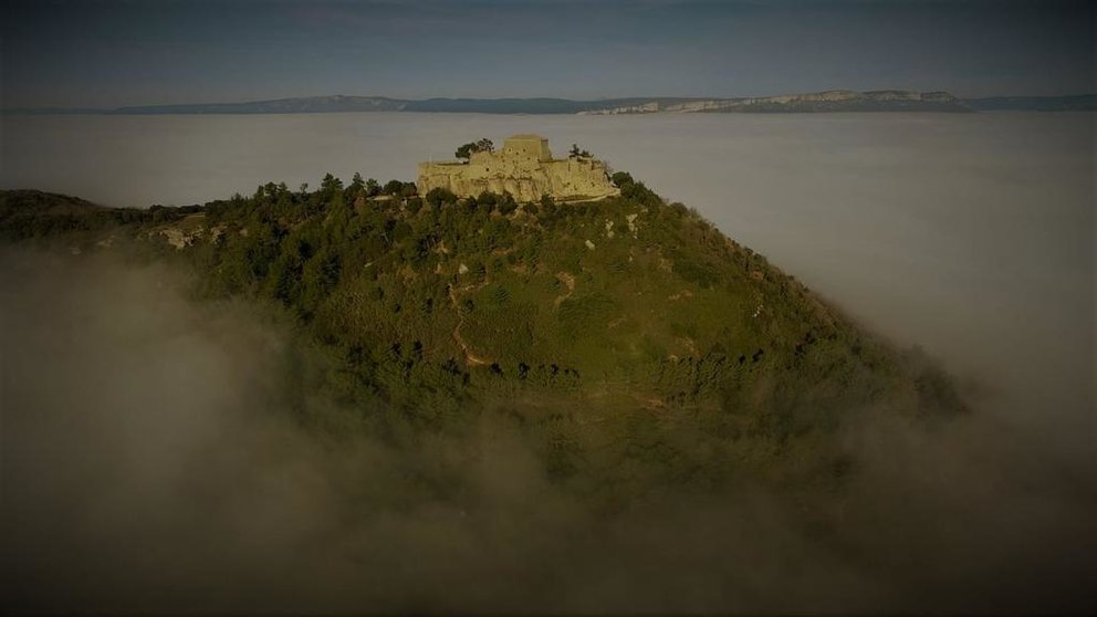 Imagen del Castillo de Monjardín  sobre su loma. Desde arriba se divisan hasta 60 pueblos de Navarra. AYUNTAMIENTO DE VILLAMAYOR DE MONJARDÍN