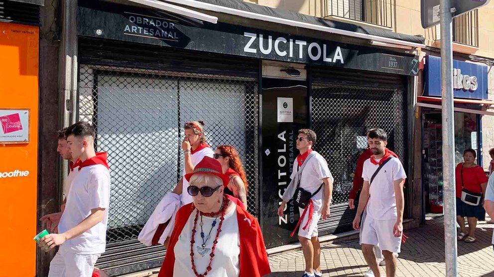 La tienda de dulces Zucitola en el Paseo de Sarasate está cerrada en San Fermín. Navarra.com