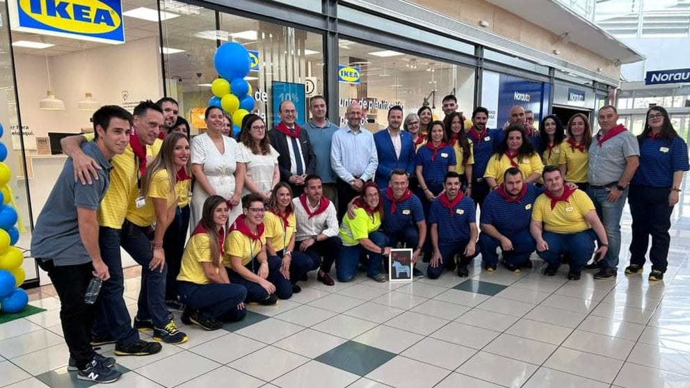 El equipo del nuevo establecimiento de Ikea en Navarra. CEDIDA