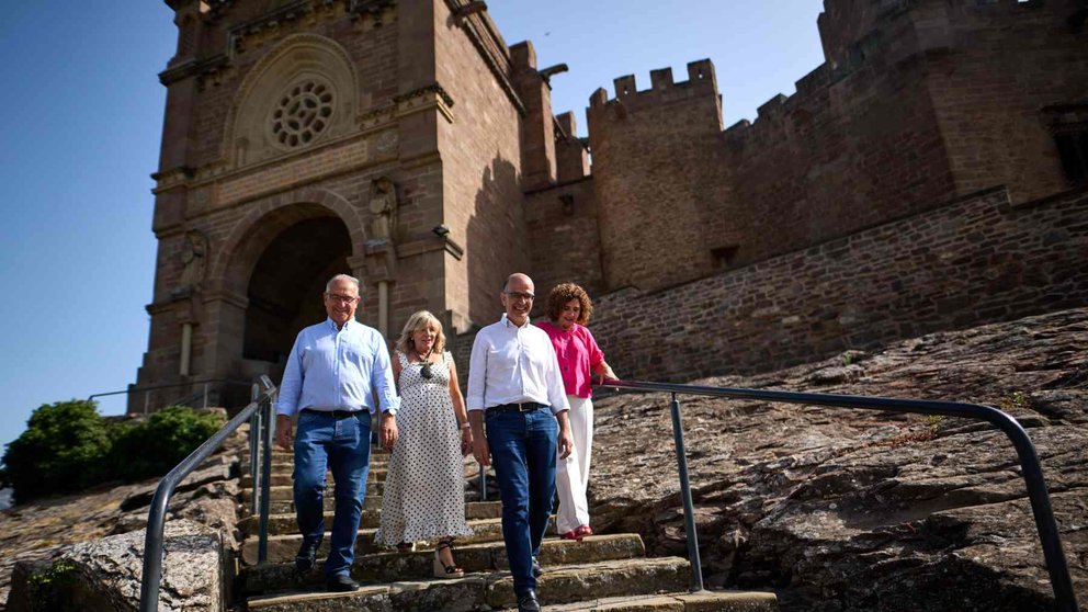 Enrique MAya, María Caballero, ALberto Catalán y Yolanda Ibáñez en el castillo de Javier. UPN