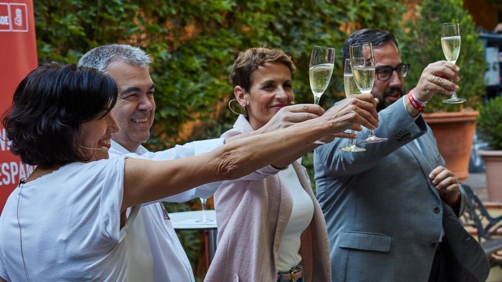 Santos Cerdán, María Chivite y Javier Remírez brindan por el inicio de las fiestas de Tudela.
