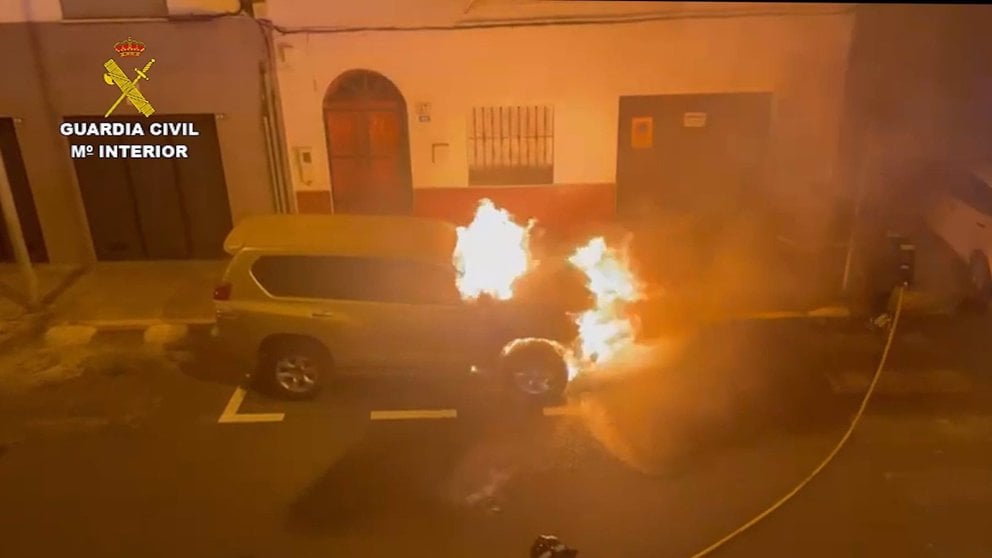 Detienen a dos personas en Melilla por quemar el coche de un guardia civil como represalia por acciones policiales. - GUARDIA CIVIL
