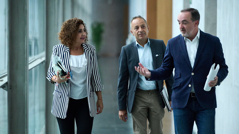 Yolanda Ibáñez, Juan Luis Sánchez de Muniáin y Javier Esparza, de UPN, llegan a la Mesa y Junta de Portavoces del Parlamento. PABLO LASAOSA
