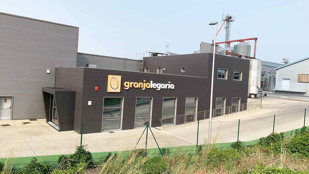 Instalaciones avícolas de Granja Legaria en Legaria (Navarra). Navarra.com