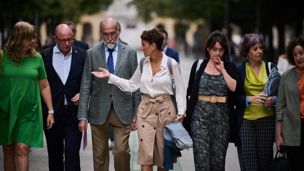 La Presidenta del Gobierno y sus Consejeros y Consejeras llegan al Parlamento de Navarra para la celebración del primer pleno de la legislatura. PABLO LASAOSA