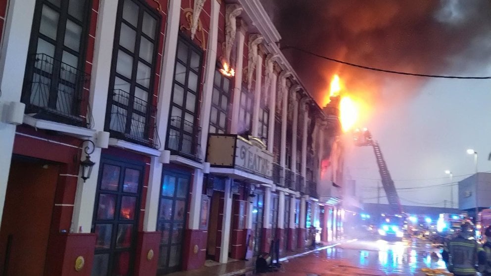 Incendio en una discoteca de Murcia. BOMBEROS