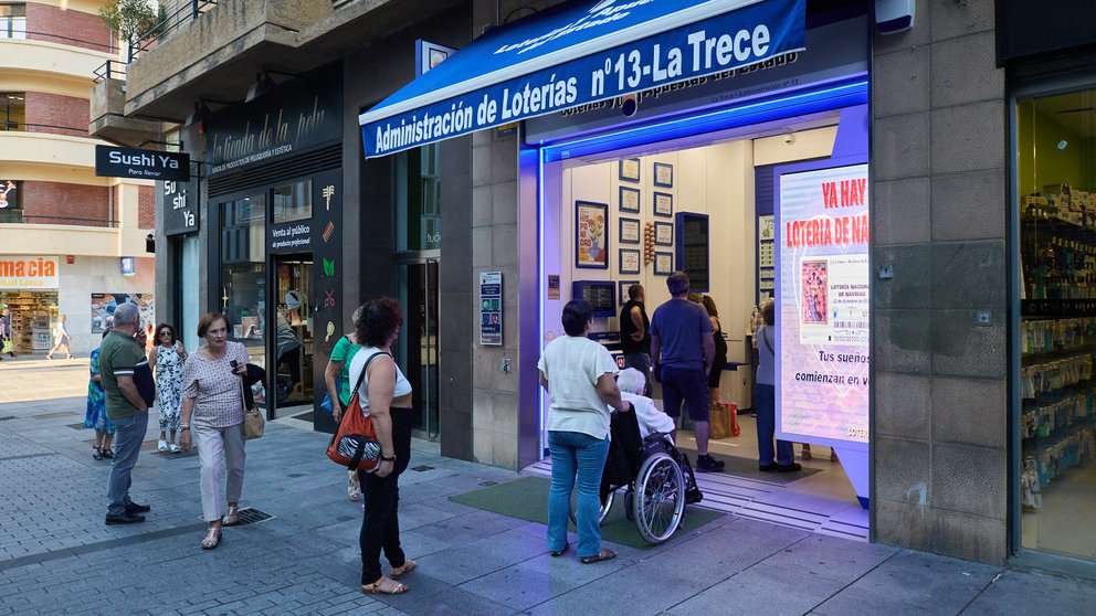 Administración de Loterías nº 13 en la calle Tudela de Pamplona. IÑIGO ALZUGARAY