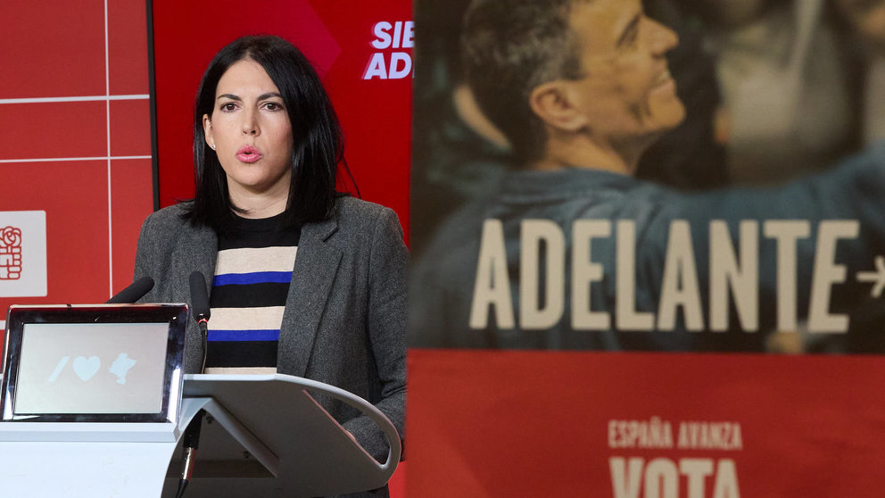 La diputada socialista Adriana Maldonado ofrece una rueda de prensa para analizar la actualidad política tras el pleno de investidura de Pedro Sánchez. IÑIGO ALZUGARAY