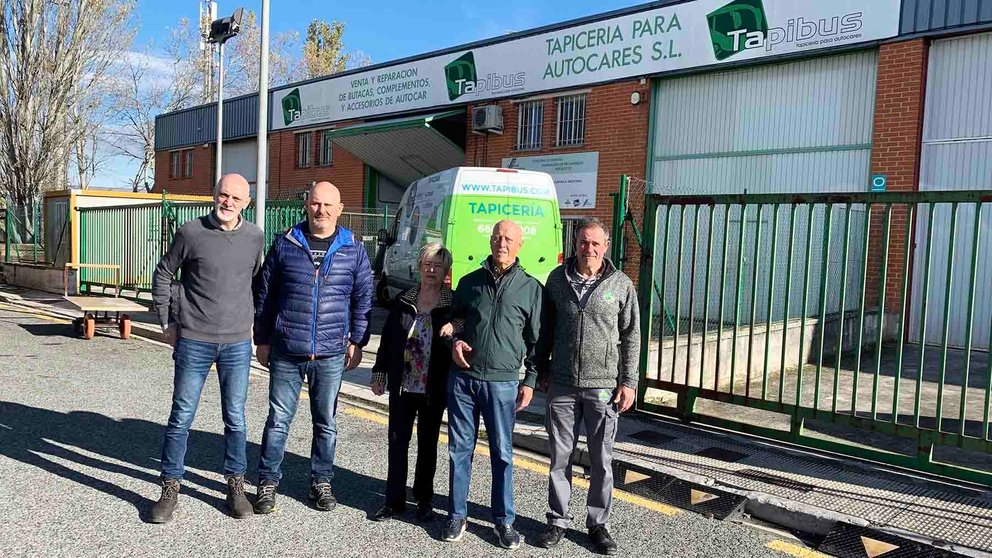 Daniel Blanco, Sergio Blanco, Juani Astiz, Miguel Blanco y Michel Blanco en la empresa Tapibús. Navarra.com