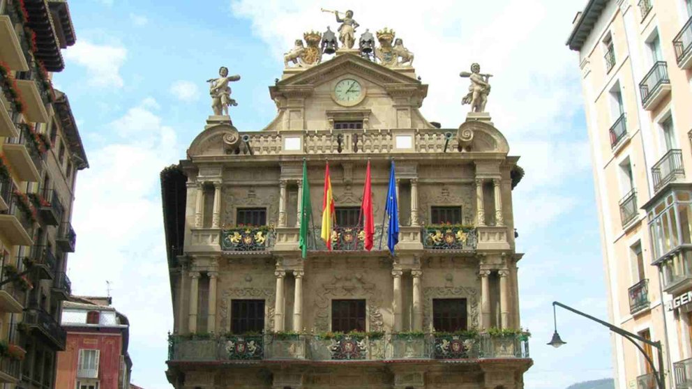 Fachada del Ayuntamiento de Pamplona. ARCHIVO