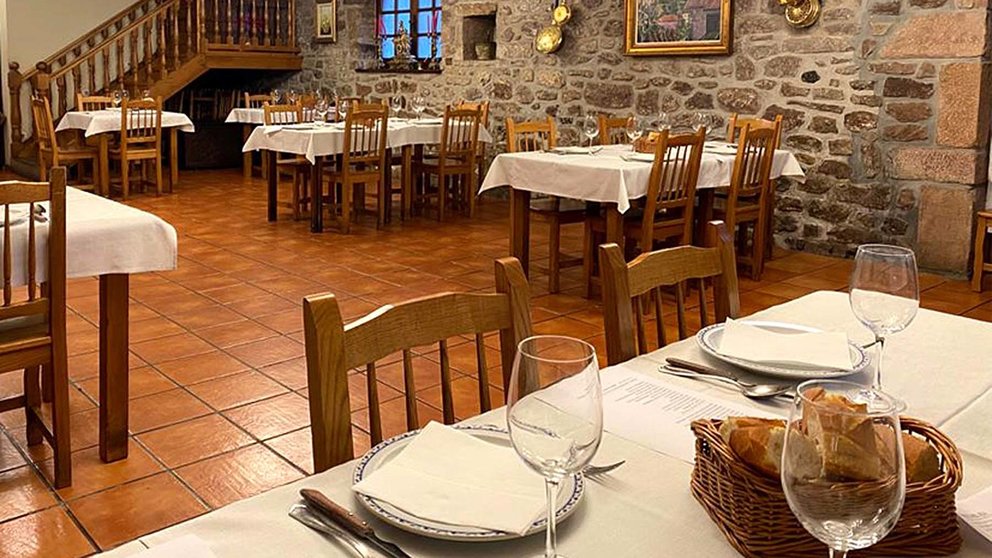 El Restaurante Casa Santamaría cuenta con tres amplios comedores, con cabida para 250 comensales. HOSTAL RESTAURANTE SANTAMARÍA