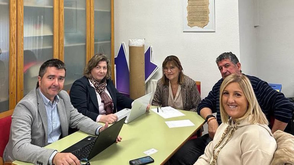 Reunión del Ayuntamiento de Cadreita y la Asociación Empresa Ribera. AYUNTAMIENTO DE CADREITA