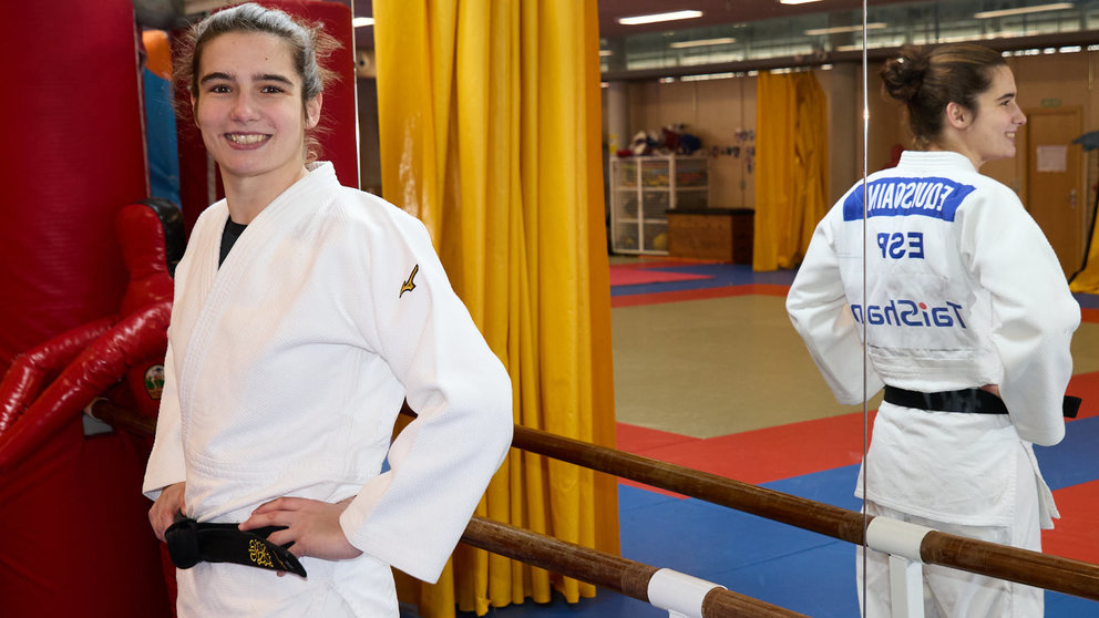 La judoka pamplonesa Jaione Equisoain, que busca obtener plaza para los Juegos Olímpicos de París en Judo, en el tatami del centro de Tecnificación Deportiva de Navarra del Estadio Larrabide de Pamplona. IÑIGO ALZUGARAY