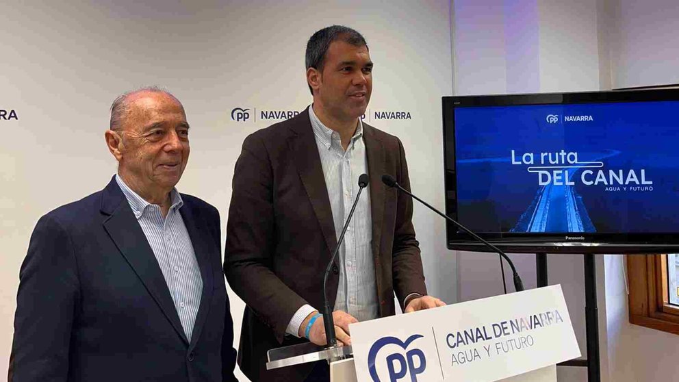 Javier García y José Cruz Pérez Lapazarán en la presentación de "La ruta del Canal". PPN
