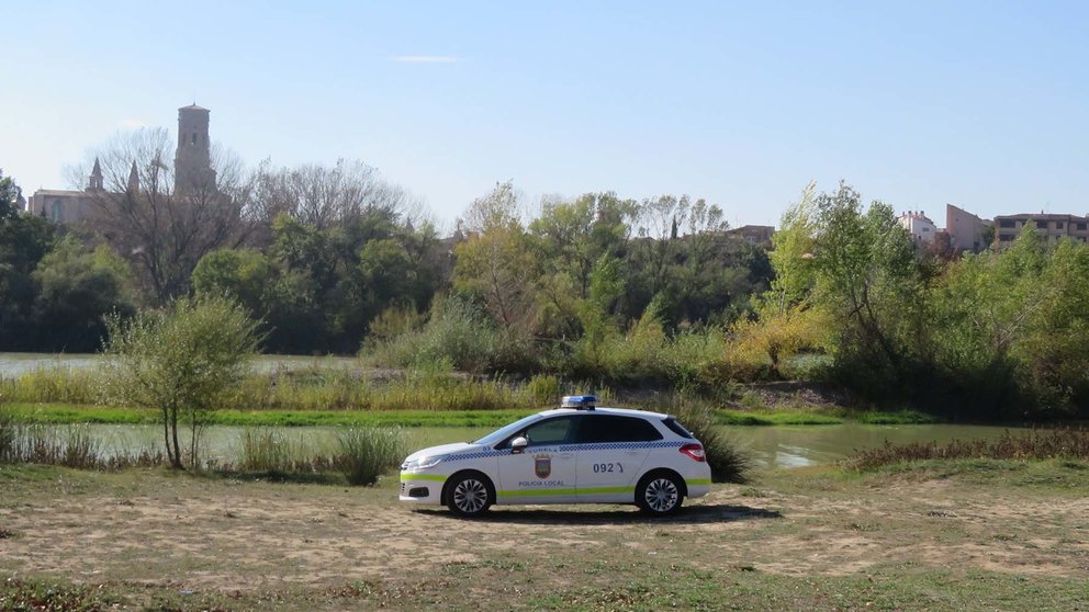 Tres policía locales de Tudela salvan la vida a una mujer que se estaba ahogando en el río Ebro. POLICÍA LOCAL DE TUDELA