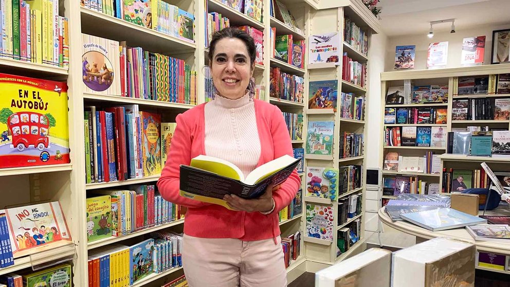 Miriam Ibarrola Guillén en la librería que lleva su nombre en la calle Castillo de Maya 40 en Pamplona. Navarra.com